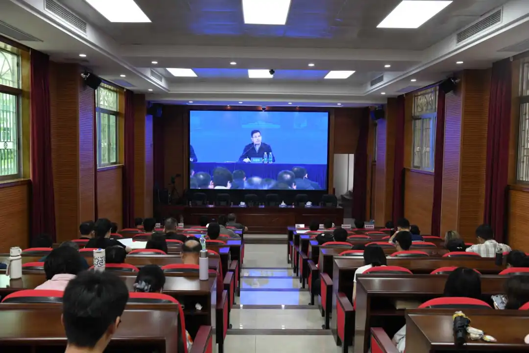 筑牢安全防线·护航育人使命——我校积极组织参加第五届高校实验室安全工作专题培训班并召开实验实训安全工作专题会议